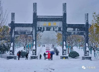 濟(jì)南雪景美上熱搜!網(wǎng)友:一下雪,濟(jì)南就成了濟(jì)南府